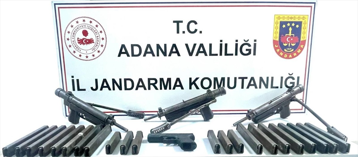 Adana'nın Yüreğir ilçesinde, iki ayrı iş yerinde 3'ü makineli olmak üzere 4 ruhsatsız tabanca, 22...