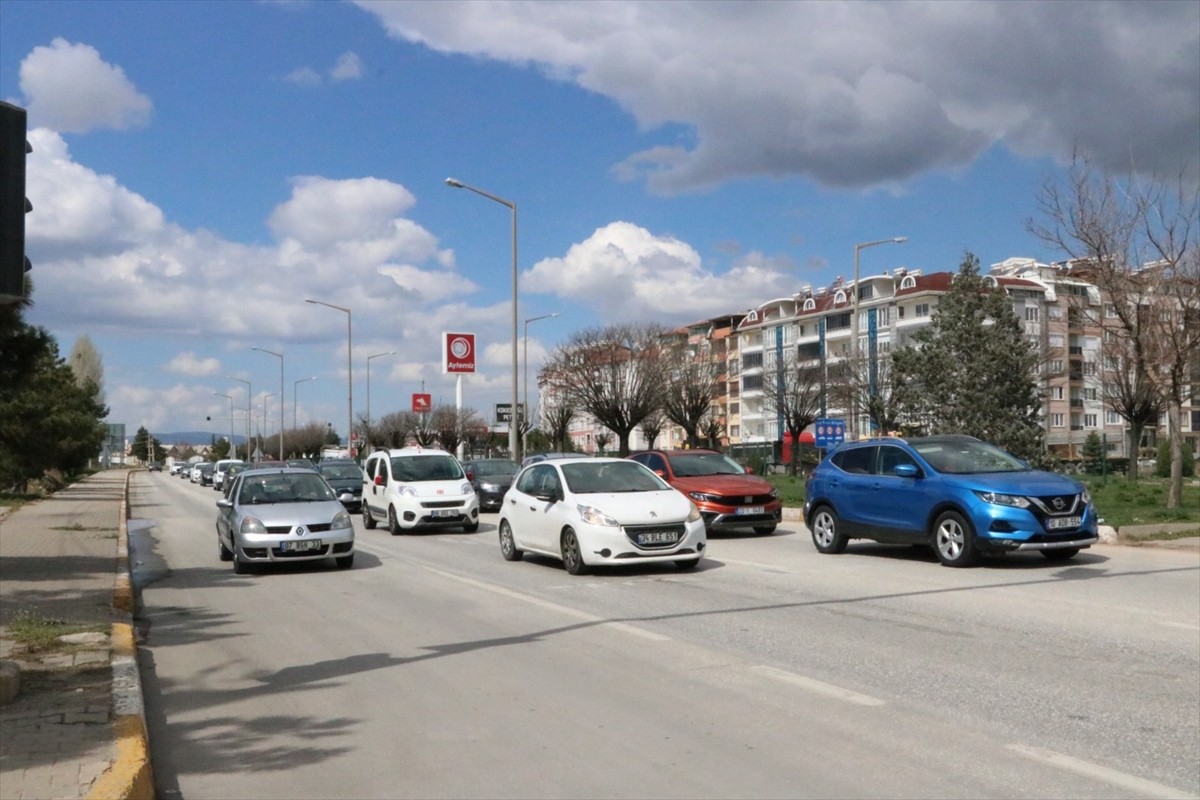 Afyonkarahisar'ın Sandıklı ilçesi Antalya kara yolunda 9 günlük Ramazan Bayramı tatilinin...