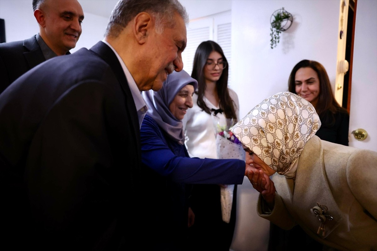 Aile ve Sosyal Hizmetler Bakanı Mahinur Özdemir Göktaş, 46 yıl önce ABD'ye yerleşen Karakaş...