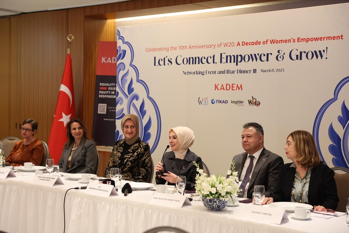 Aile ve Sosyal Hizmetler Bakanı Mahinur Özdemir Göktaş, Kadın ve Demokrasi Vakfı (KADEM)...