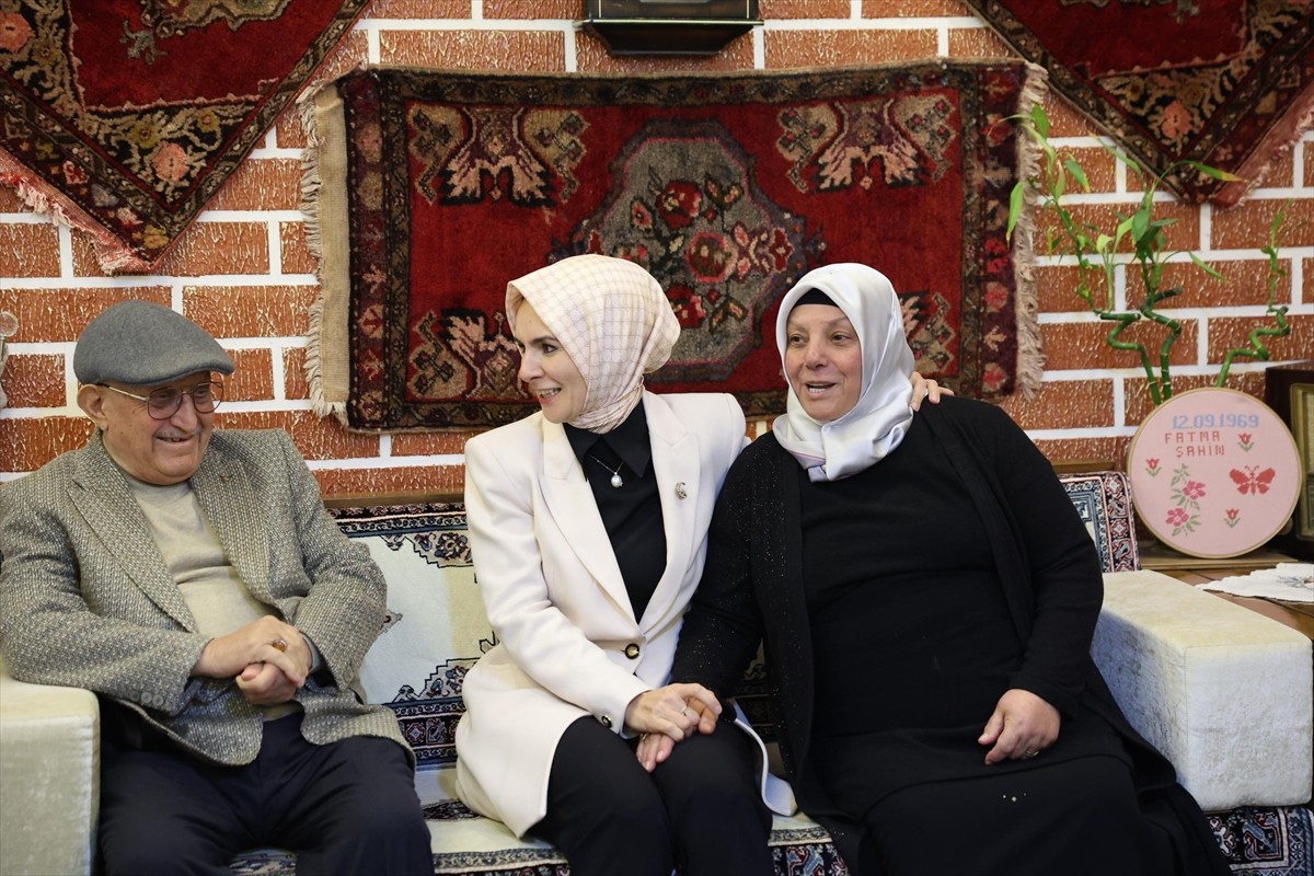 Aile ve Sosyal Hizmetler Bakanı Mahinur Özdemir Göktaş, Kırşehir'de katıldığı "Büyük Aile"...