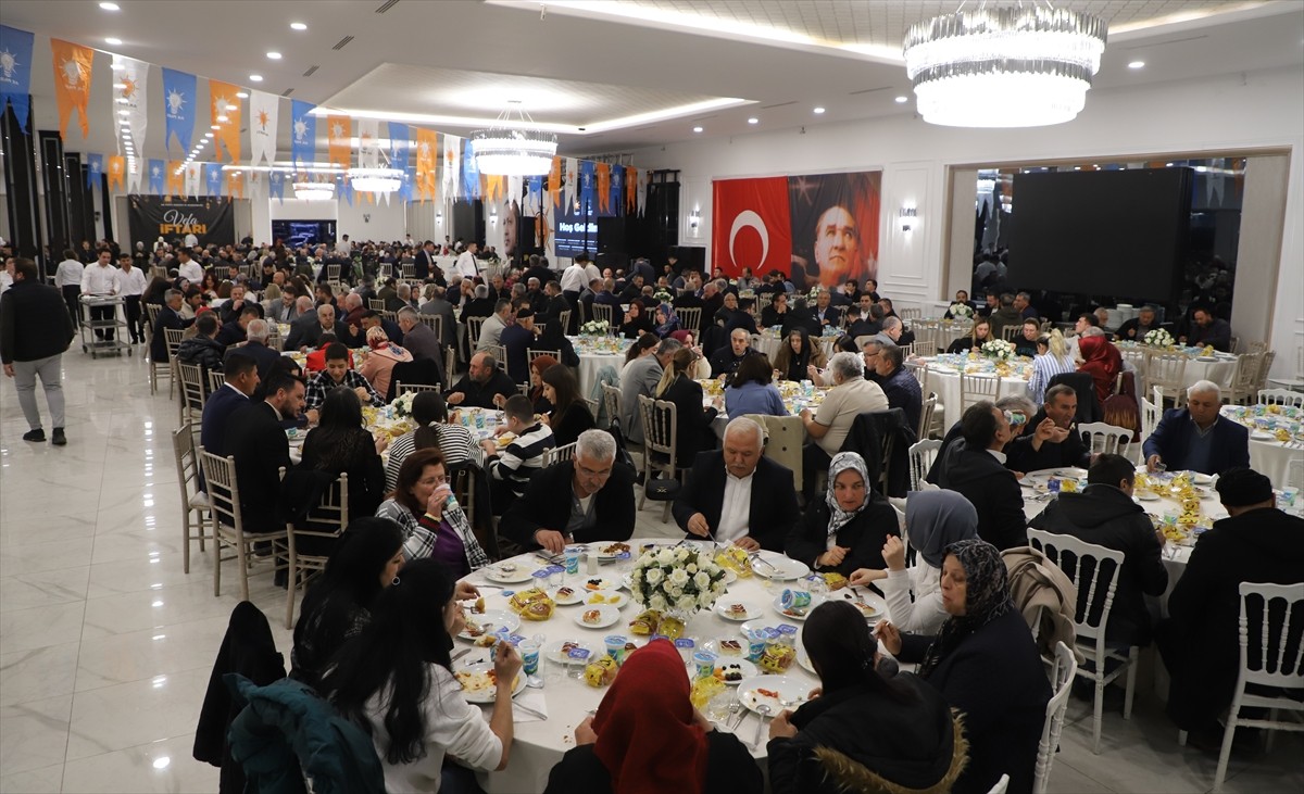 AK Parti Denizli İl Başkanlığı tarafından bir düğün salonunda iftar programı düzenlendi. AK Parti...