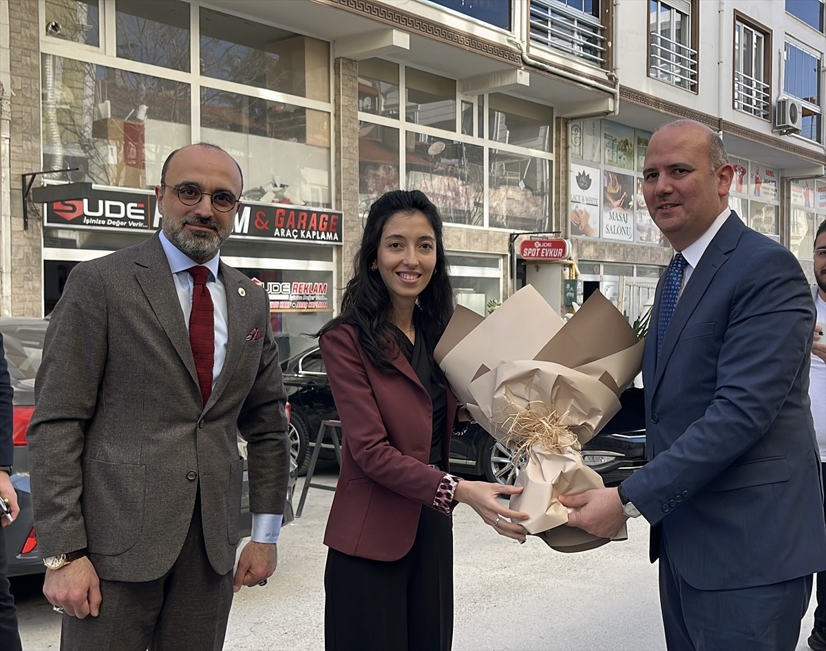 AK Parti Genel Başkan Yardımcısı Ömer İleri (sağda), AK Parti Burdur İl Başkanlığı'nı ziyaret...