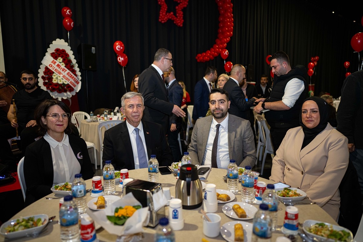 Ankara Büyükşehir Belediye (ABB) Başkanı Mansur Yavaş (sol 2) ve eşi Nursen Yavaş (solda), şehit...