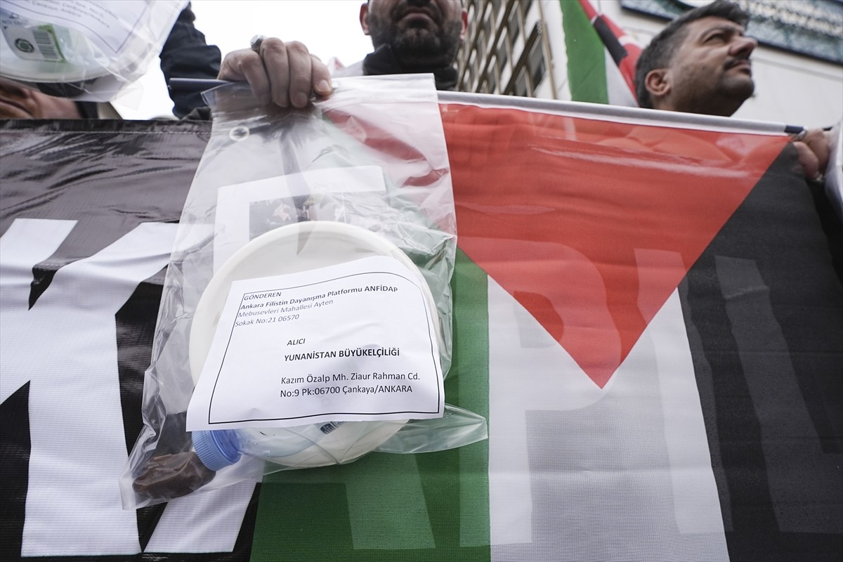 Ankara Filistin Dayanışma Platformu üyeleri, İsrail ve Filistin arasında imzalanan ateşkes...