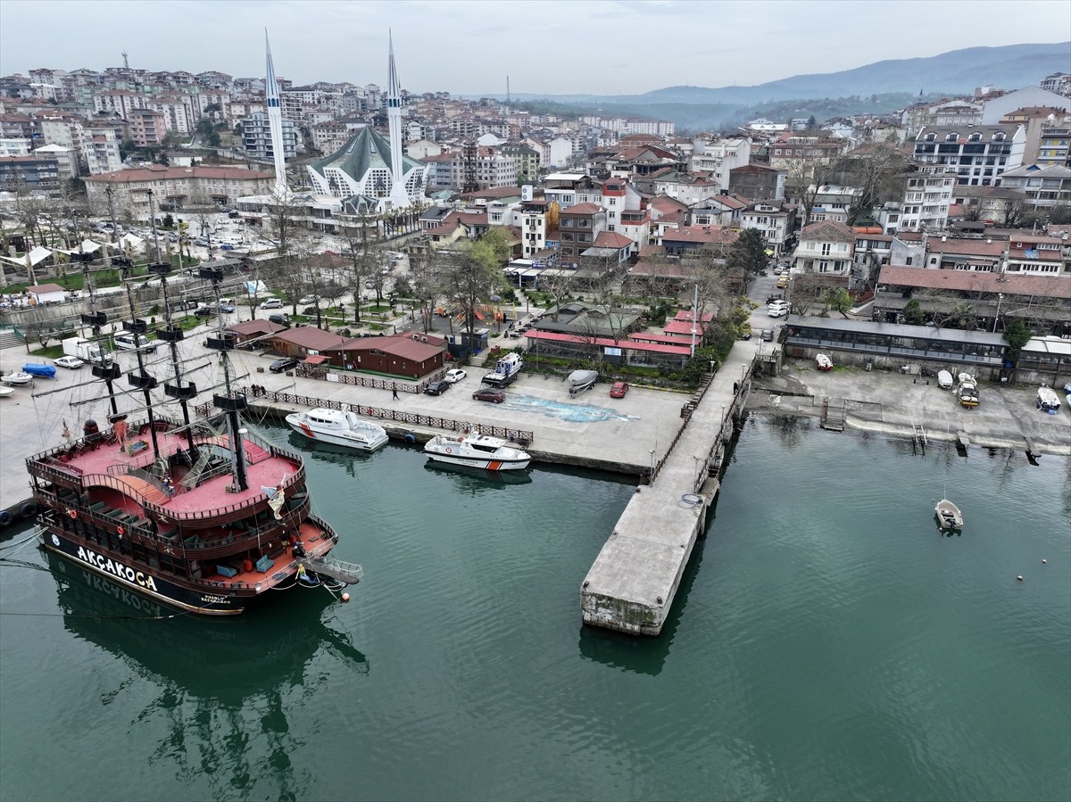Ankara ve İstanbul gibi iki metropol şehrin ortasında bulunan, 33 kilometrelik sahil şeridine...