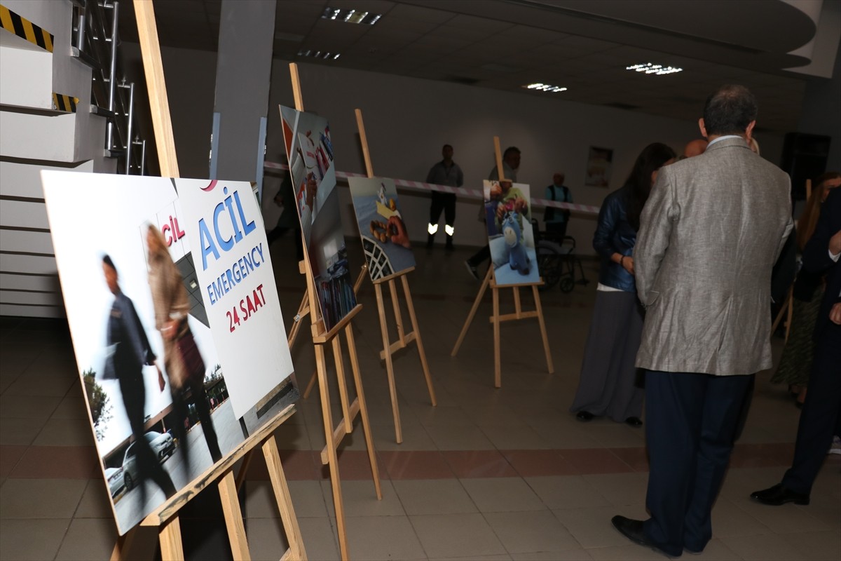 Antalya'da, Akdeniz Üniversitesi Hastanesinde, 14 Mart Tıp Bayramı dolayısıyla "Hekim Gözüyle...