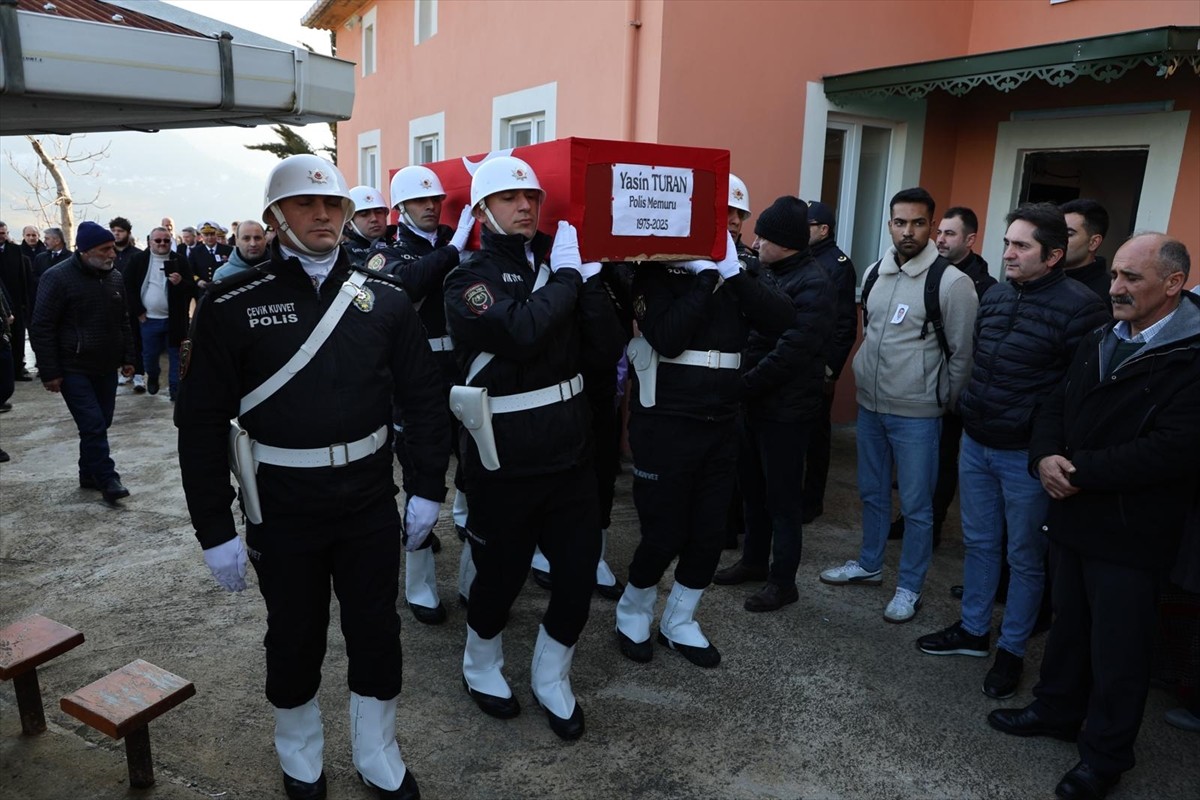 Antalya'da trafik kazasında hayatını kaybeden polis memuru Yasin Turan'ın cenazesi, Trabzon'da...