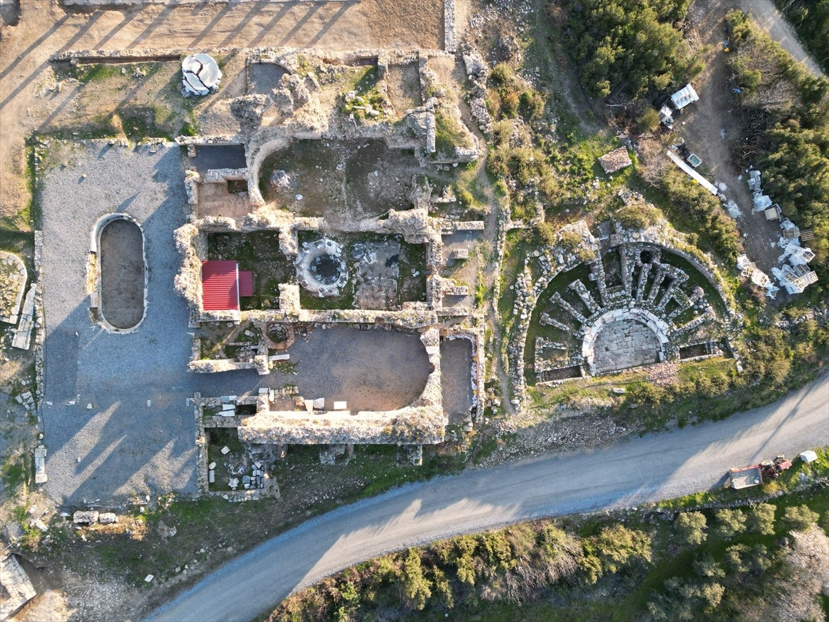 Antalya'nın Gazipaşa ve Alanya ilçelerinde düzenlenen 2. Uluslararası Türkiye Tekstil Bienali...