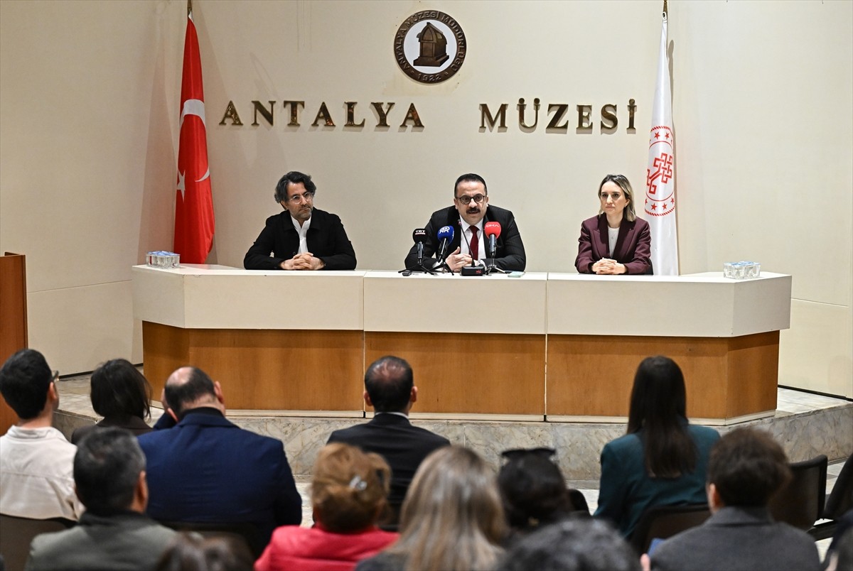 Antalya Arkeoloji Müzesi'nin yıkılarak yerine yapılması planlanan müzenin projesi düzenlenen...