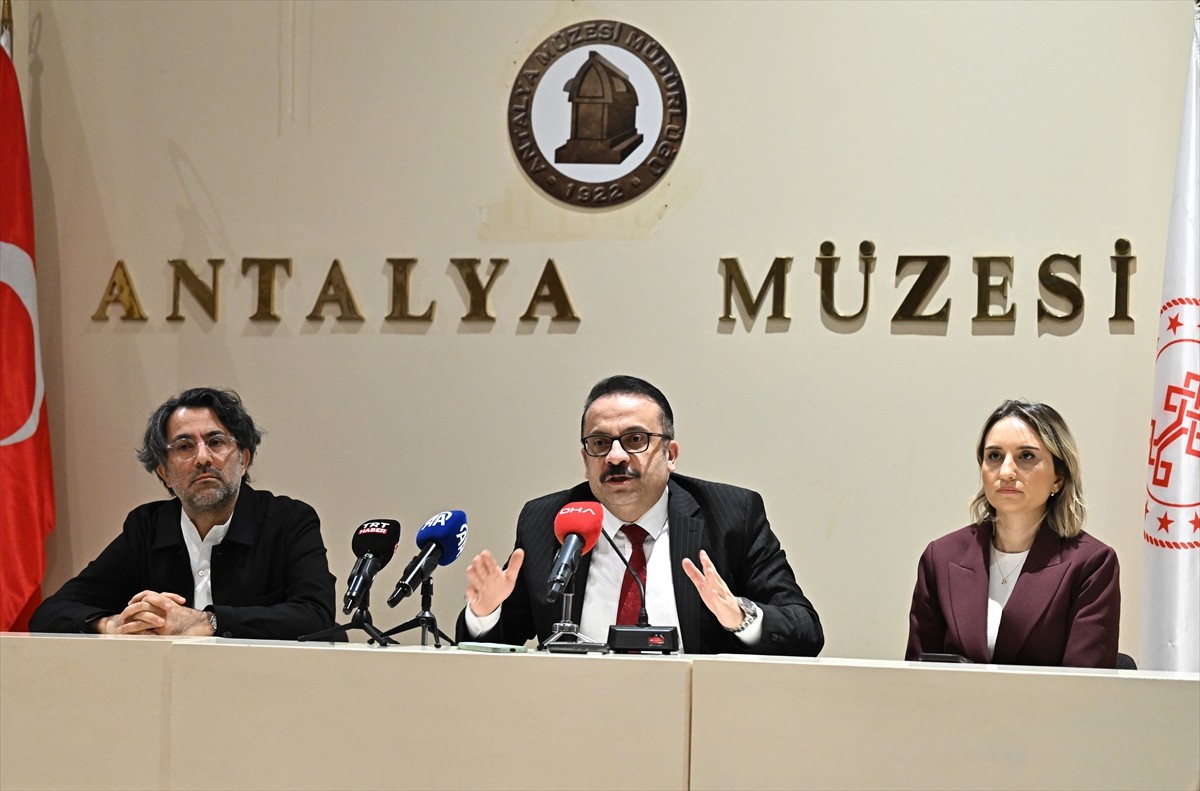 Antalya Arkeoloji Müzesi'nin yıkılarak yerine yapılması planlanan müzenin projesi düzenlenen...