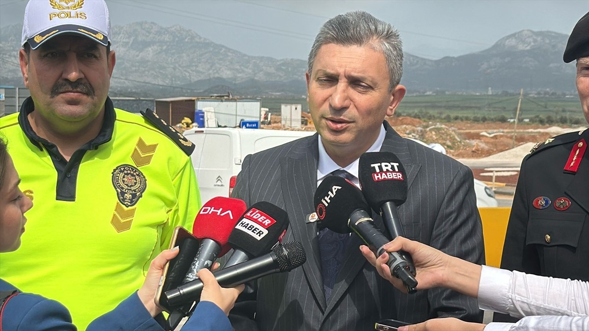 Antalya Valisi Hulusi Şahin, Ramazan Bayramı tatili boyunca 62 bin jandarma ve emniyet...