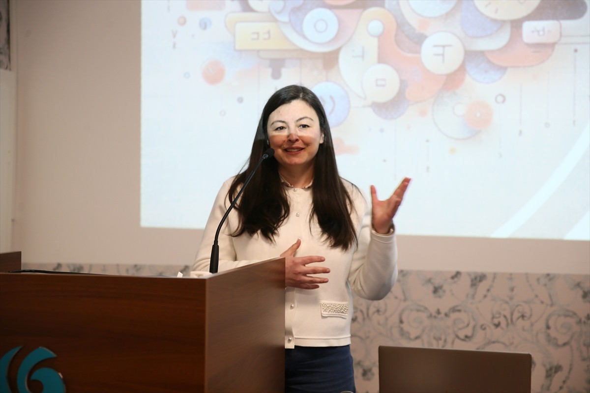 Avusturya'daki Viyana Yunus Emre Enstitüsü (YEE) tarafından "Çok Dilli Çocuk Yetiştirmeye Bilimsel...