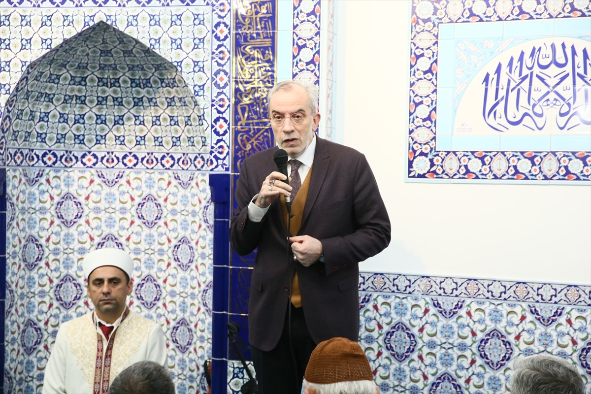 Avusturya'nın başkenti Viyana'da Müslümanlar, Ramazan Bayramı namazını kıldı. Viyana'daki...