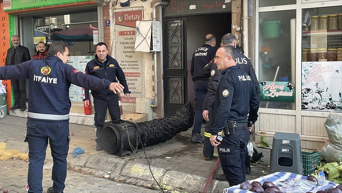 Aydın'ın Efeler ilçesinde, 3 katlı binanın bacasında çıkan yangın söndürüldü. Olay yerine itfaiye...