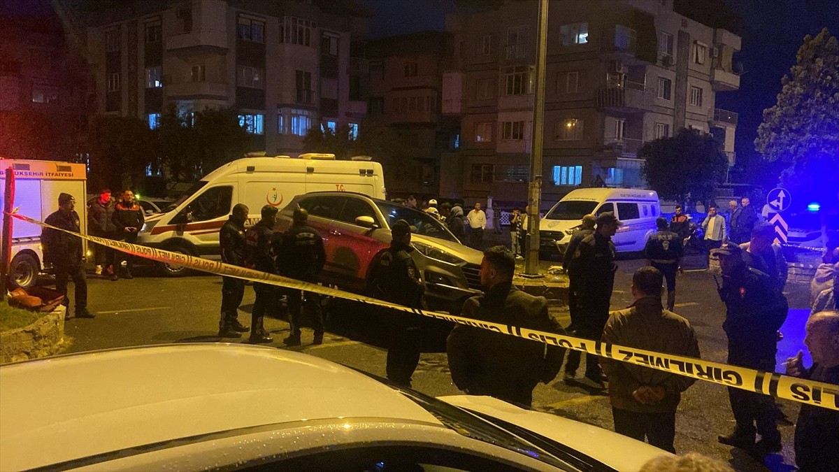 Aydın'ın Nazilli ilçesinde otomobille çarpışan motosikletin sürücüsü yaşamını yitirdi. Ekipler...