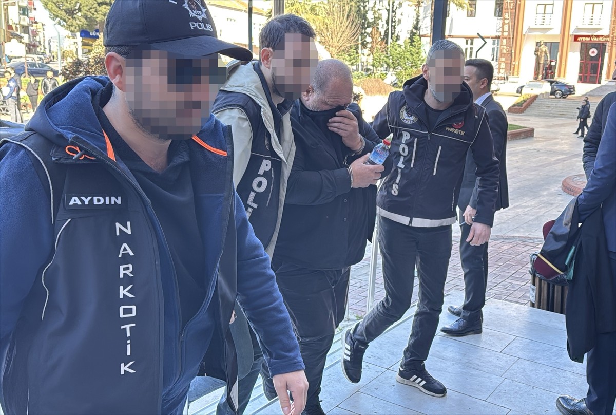 Aydın ve Ordu'da, usulsüz yeşil reçeteli ilaç operasyonunda gözaltına alınan 5 şüpheliden 3'ü...