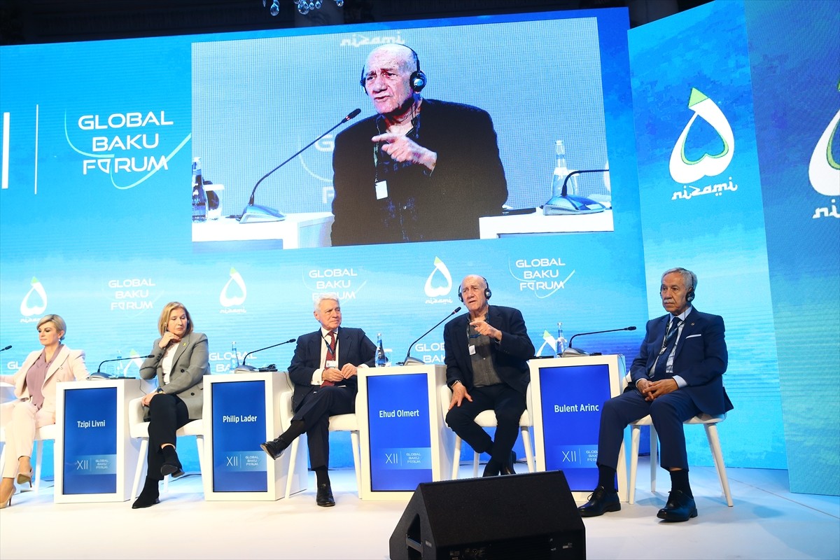 Azerbaycan'da düzenlenen 12. Küresel Bakü Forumu'nda Filistin ile İsrail arasındaki barış süreci...