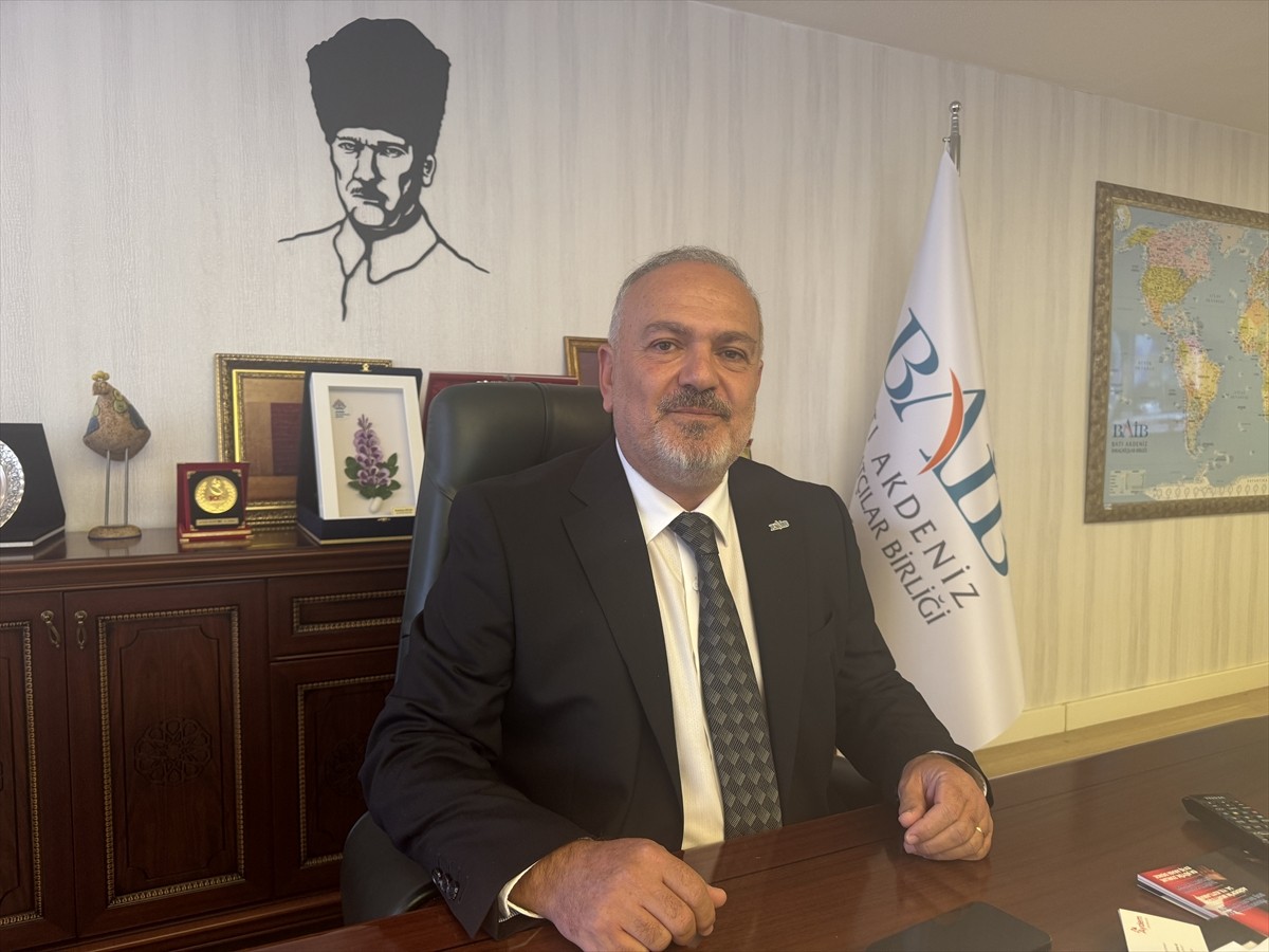 Batı Akdeniz İhracatçılar Birliği (BAİB) Yönetim Kurulu Başkanı Ümit Mirza Çavuşoğlu, gazetecilere...