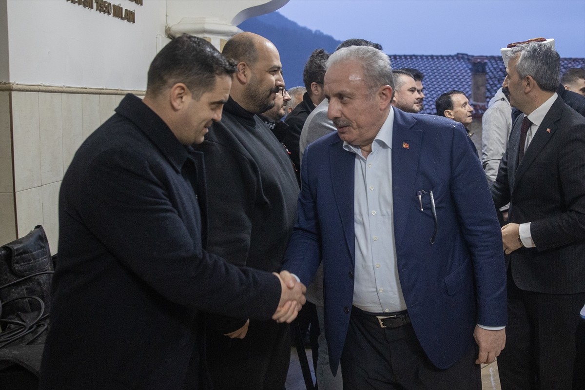 Batı Trakya'da Türklerin yaşadığı İskeçe'nin Şahin köyünde toplu iftar programı düzenlendi. Köy...