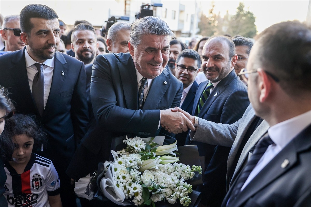 Beşiktaş Kulübü Başkanı Serdal Adalı, Konya Beşiktaşlılar Derneği'nin yeni hizmet binasının...
