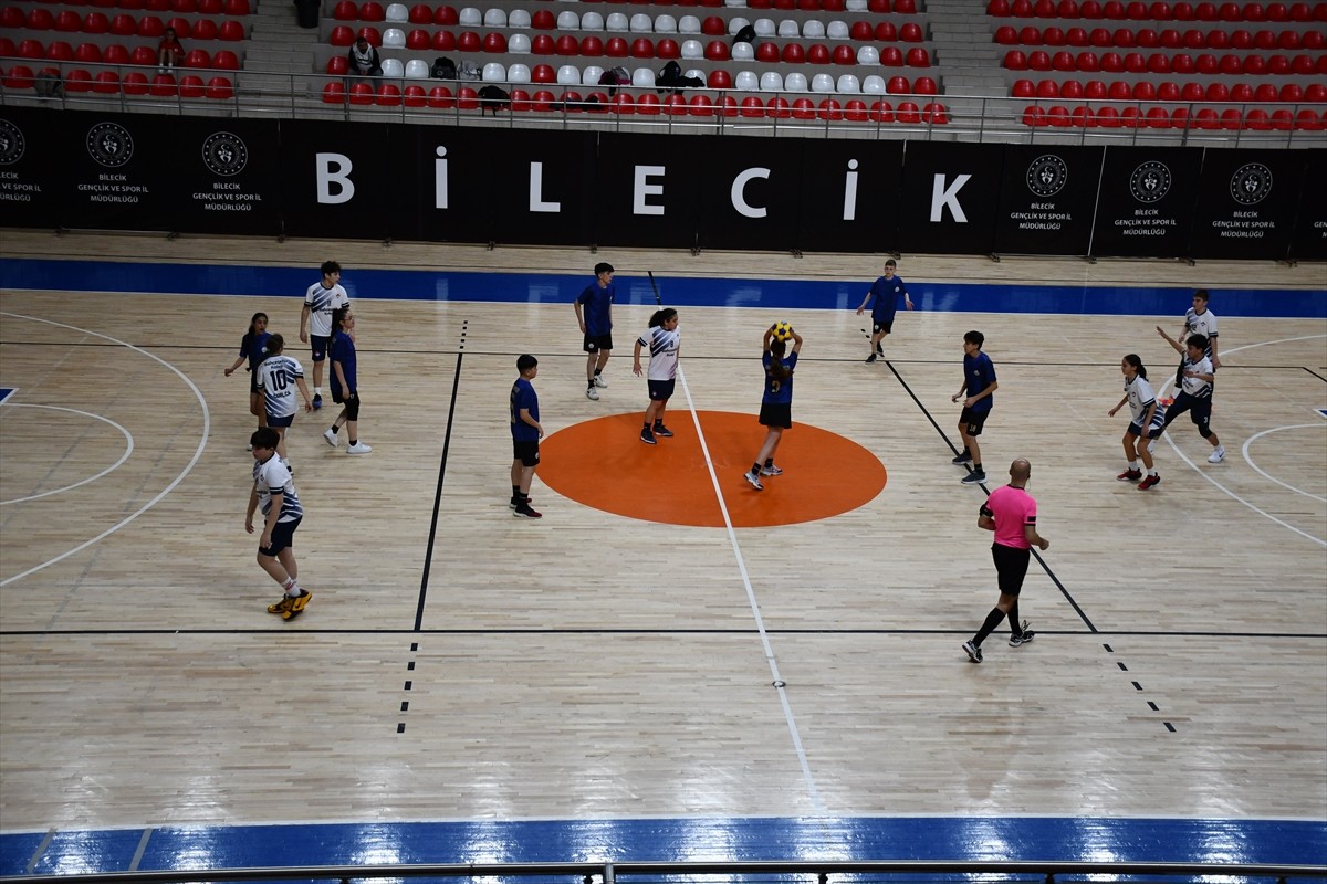 Bilecik'te Gençler-Yıldızlar Korfbol Karma Grup Müsabakaları düzenleniyor. İstasyon Spor...