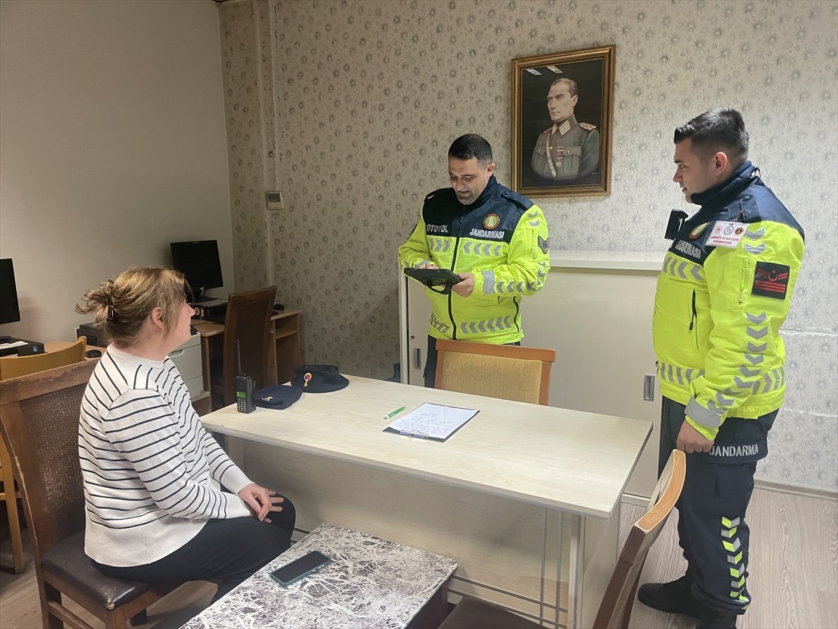 Bolu'da dinlenme tesisinde bulunan çanta sahibine teslim edildi.