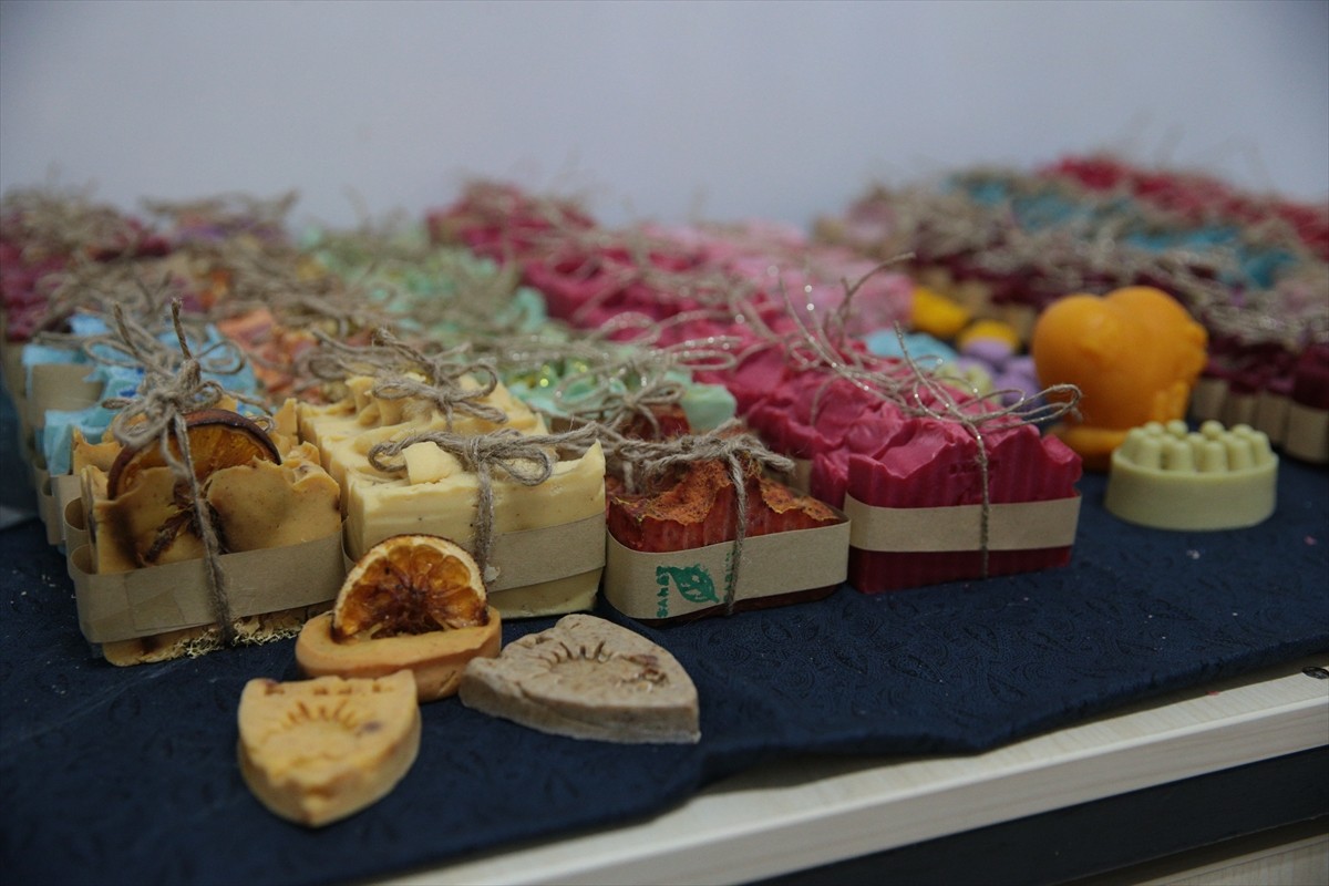 Bolu İzzet Baysal Mesleki ve Teknik Anadolu Lisesi öğrencileri, geri dönüşüm farkındalığı...