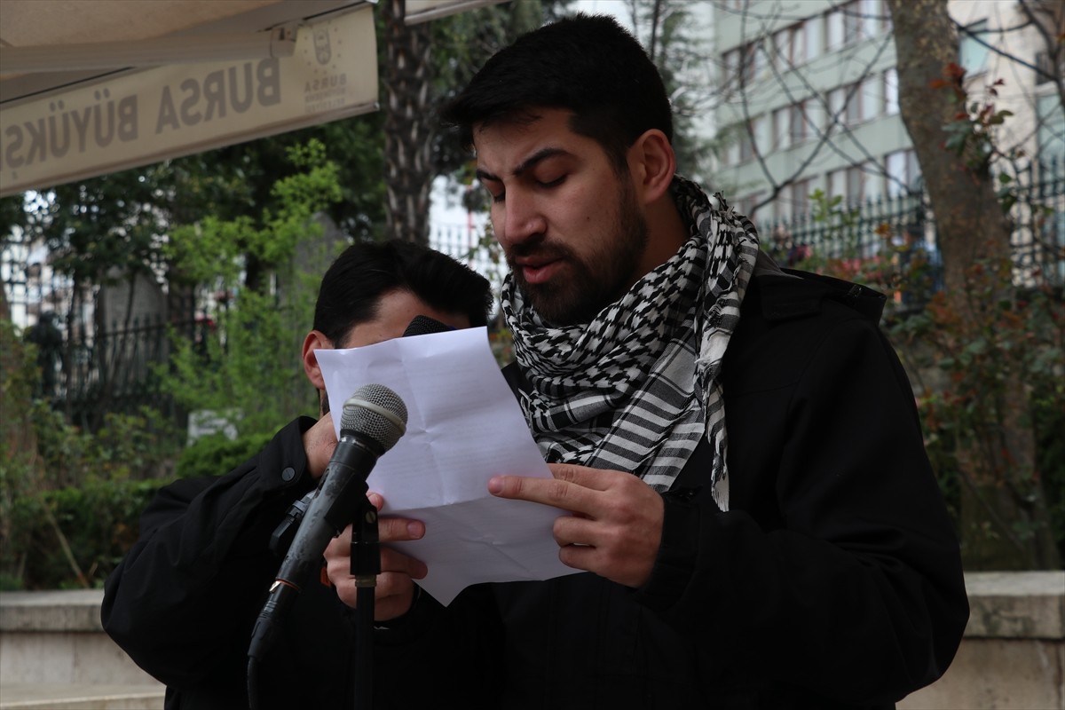 Bursa'da, İsrail'in Gazze'deki saldırılarında yaşamını yitiren Filistinliler için gıyabi cenaze...