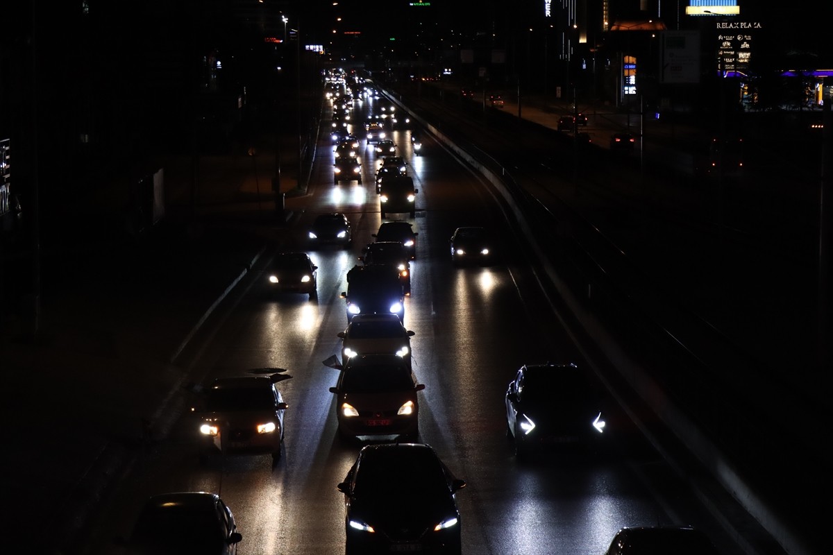 Bursa'da, İsrail'in Gazze'ye yönelik saldırılarını protesto etmek amacıyla konvoy oluşturuldu....