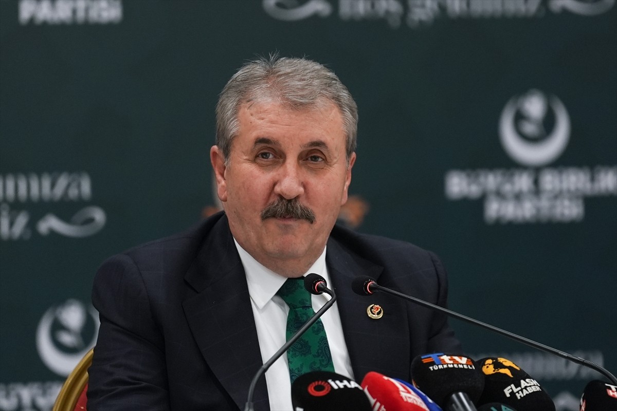 Büyük Birlik Partisi (BBP) Genel Başkanı Mustafa Destici, Ankara'da bir otelde basın mensuplarıyla...