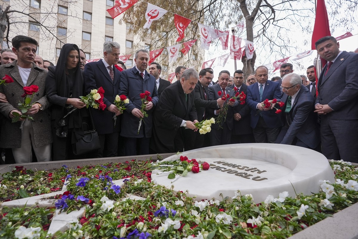 Büyük Birlik Partisi (BBP) Genel Başkanı Mustafa Destici ve beraberindeki heyet, vefatının 16....