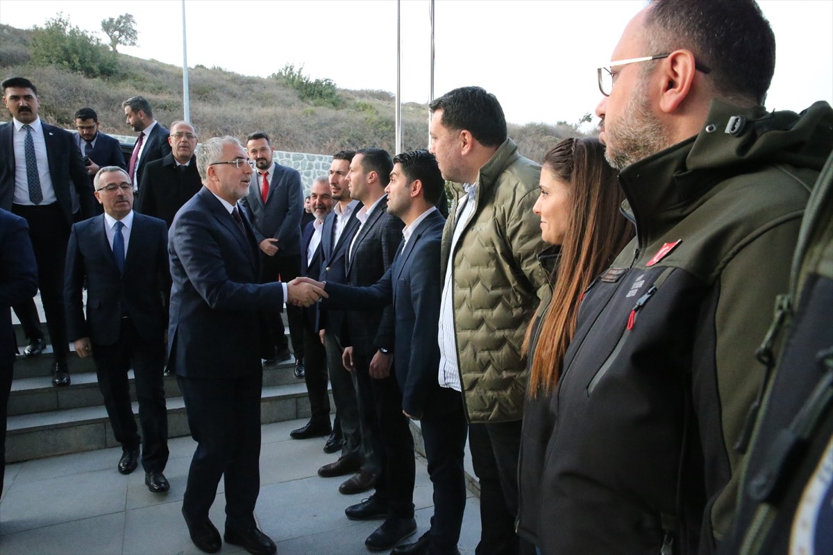 Çalışma ve Sosyal Güvenlik Bakanı Vedat Işıkhan, Hatay'daki programı kapsamında, Büyükşehir...