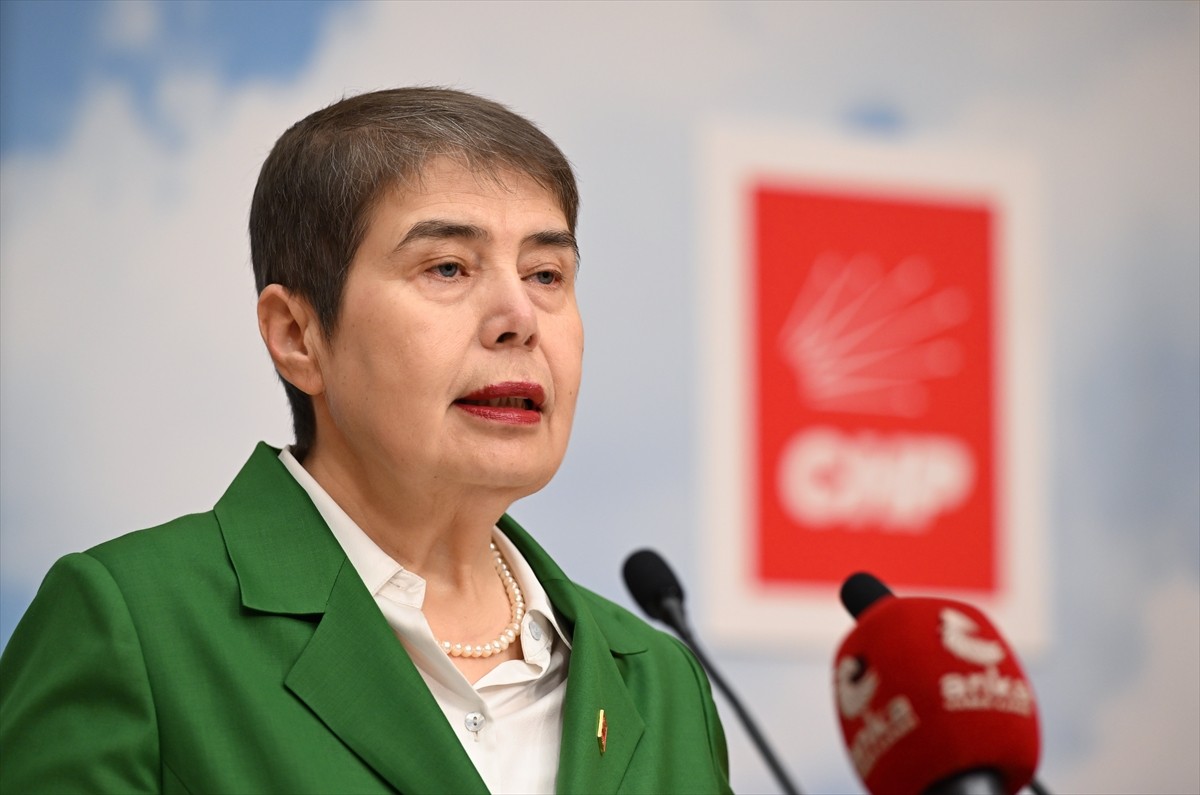 CHP Genel Başkan Yardımcısı Zeliha Aksaz Şahbaz, 14 Mart Tıp Bayramı dolayısıyla parti genel...