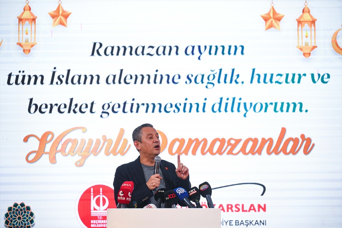 CHP Genel Başkanı Özgür Özel, Keçiören Belediyesince Ihlamur Kasrı Kongre Merkezi'nde düzenlenen...