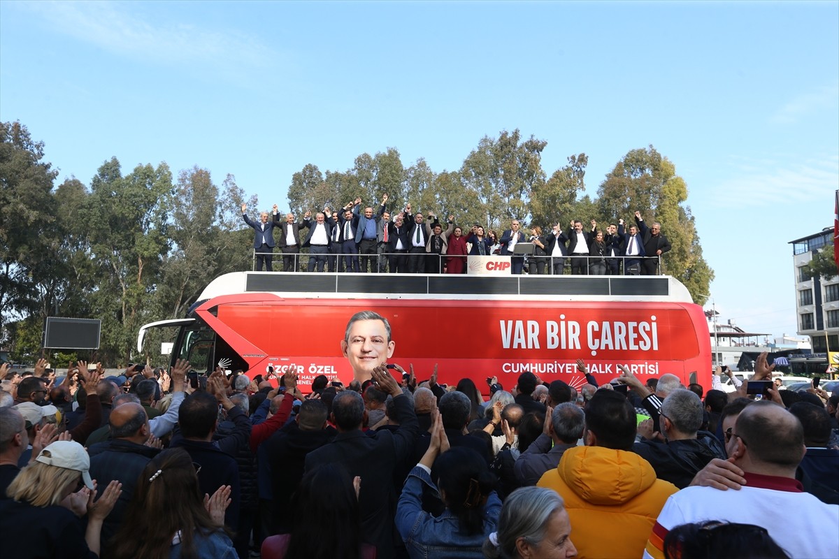 CHP Grup Başkanvekili Ali Mahir Başarır, CHP Genel Başkan Yardımcısı Burhanettin Bulut ve CHP'li...