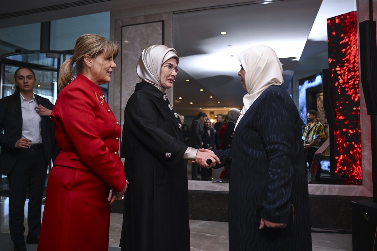Cumhurbaşkanı Recep Tayyip Erdoğan'ın eşi Emine Erdoğan (sağ 2), Türkiye İş Kadınları Derneği...