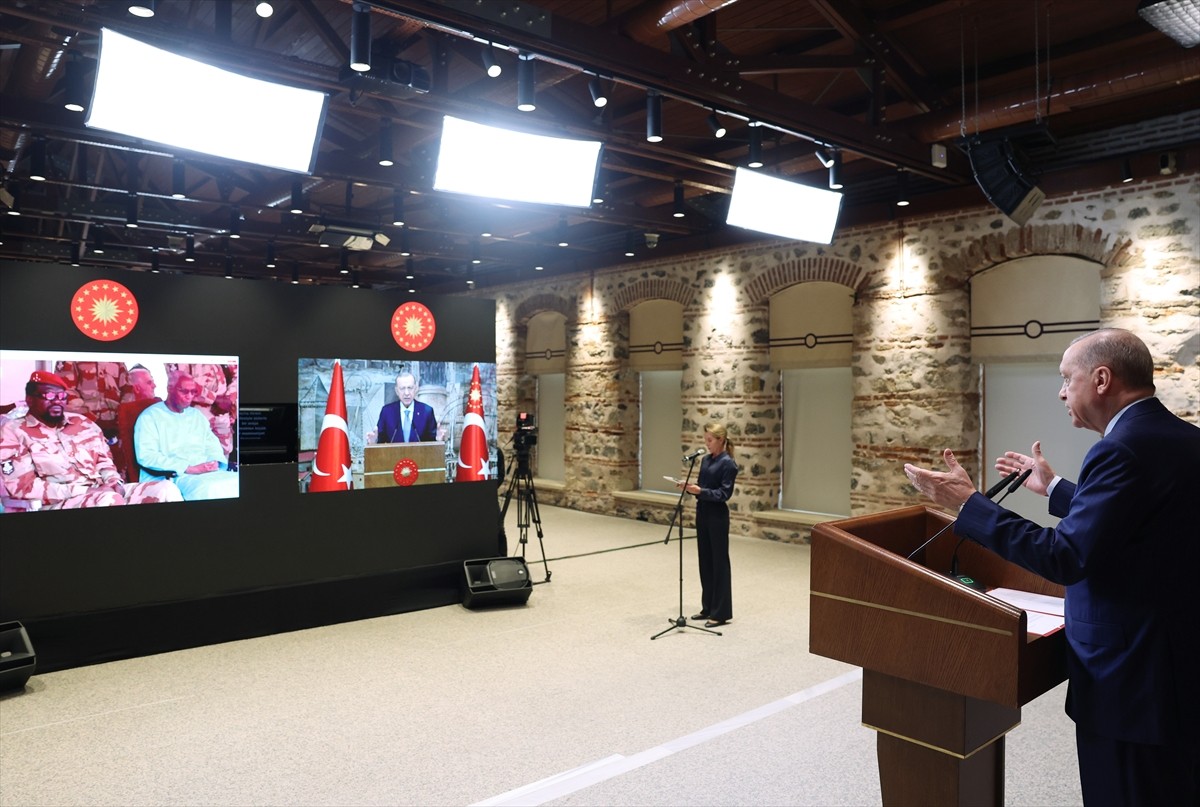 Cumhurbaşkanı Recep Tayyip Erdoğan, Gine Cumhuriyeti'nin başkenti Konakri'de inşa edilen Recep...