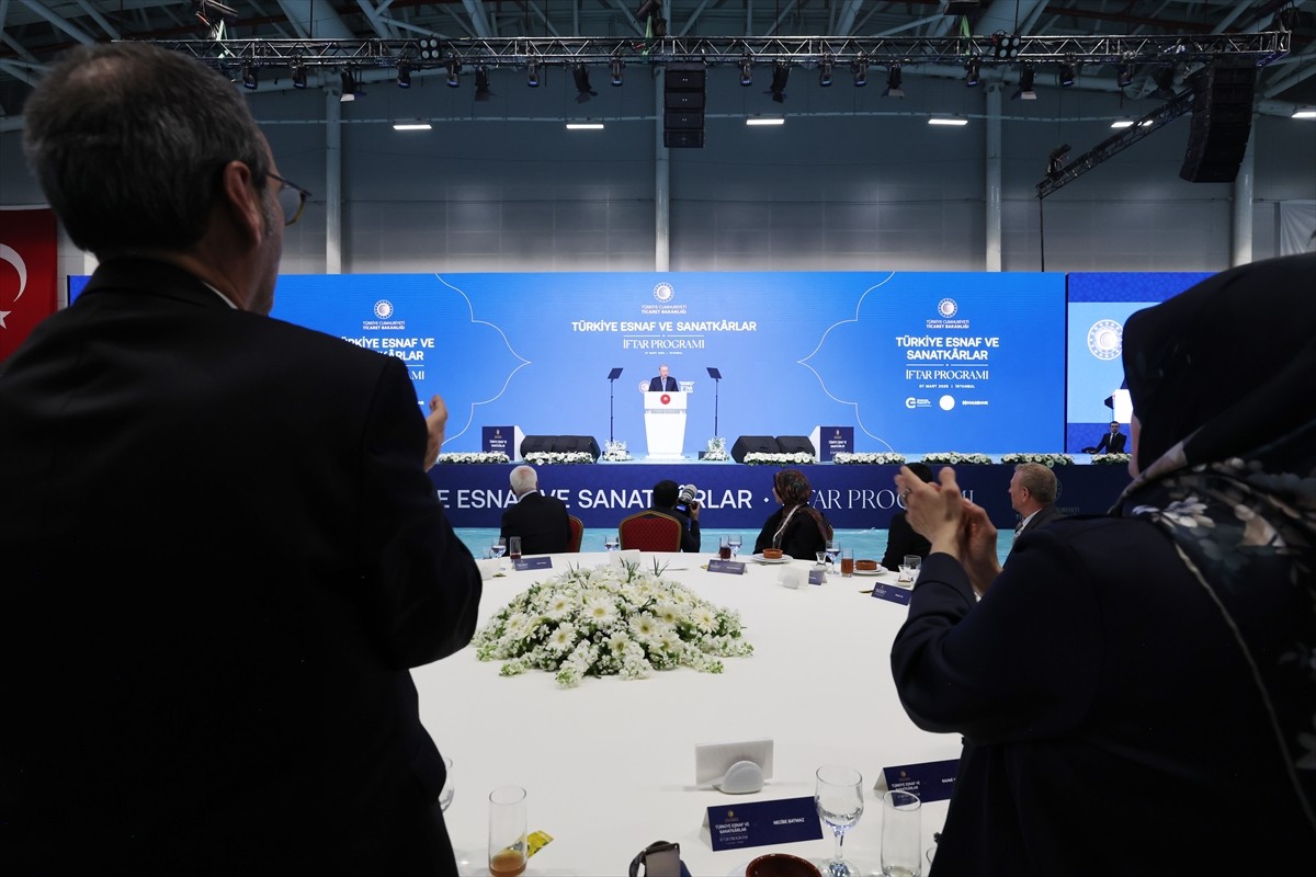 Cumhurbaşkanı Recep Tayyip Erdoğan, İstanbul'da Esnaf ve Sanatkarlar İftar Programı'nda...