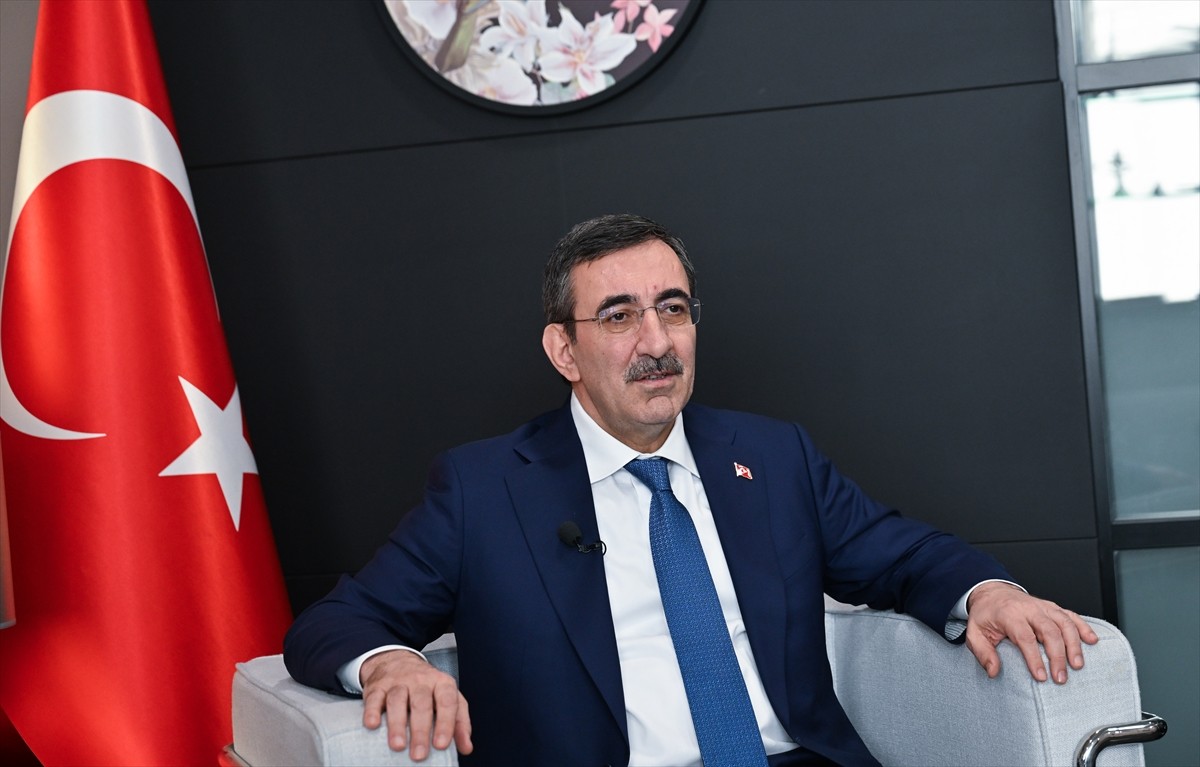 Cumhurbaşkanı Yardımcısı Cevdet Yılmaz, Fransa Cumhurbaşkanı Emmanuel Macron'un ev sahipliğinde...