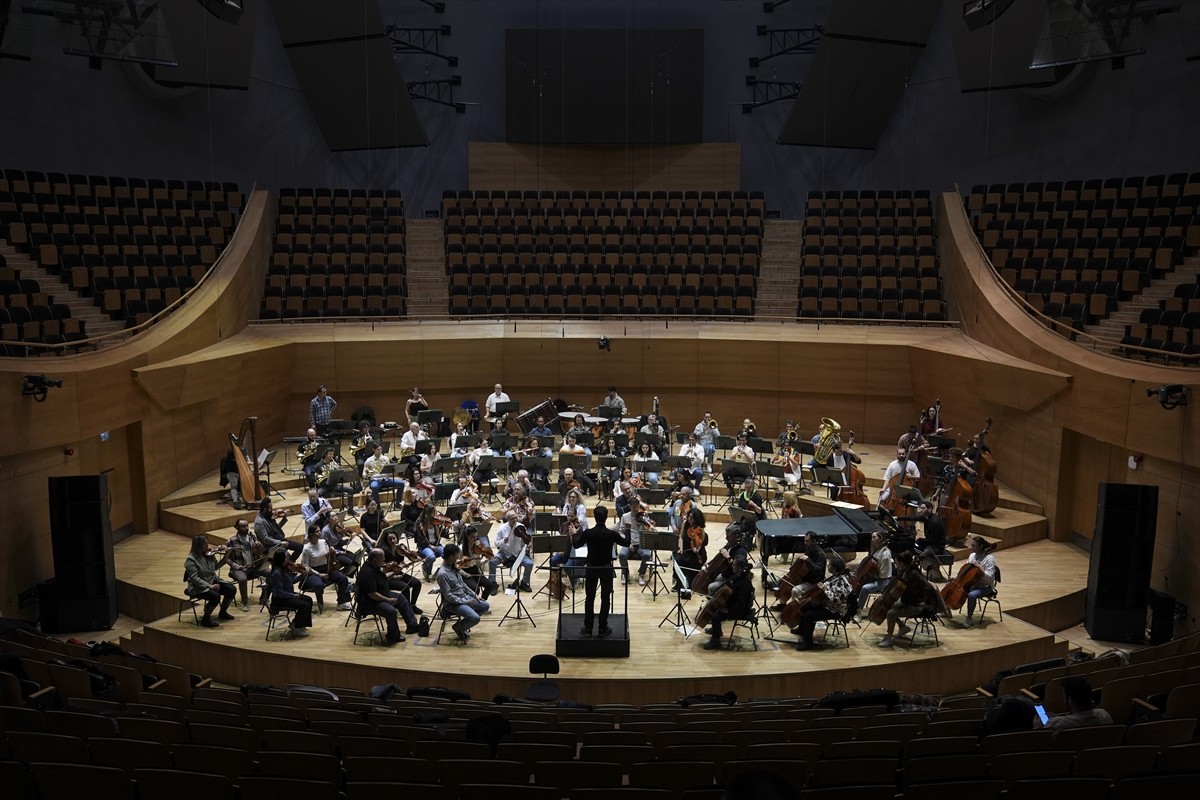 Cumhurbaşkanlığı Senfoni Orkestrası (CSO), Ankara Üniversitesi İletişim Fakültesinin 60. yılını...