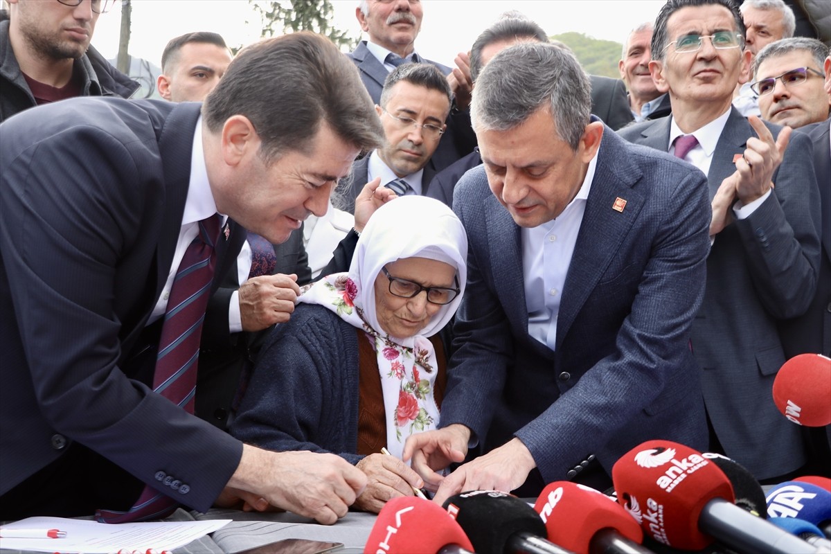 Cumhuriyet Halk Partisi (CHP) Genel Başkanı Özgür Özel, yolsuzluk soruşturması kapsamında...