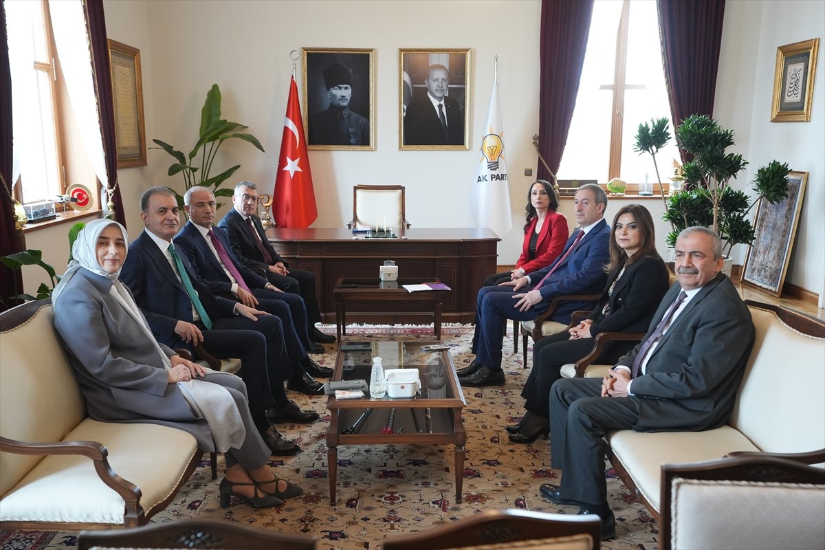 DEM Parti heyeti, AK Parti heyetini ziyaret etti. DEM Parti Eş Genel Başkanları Tülay...