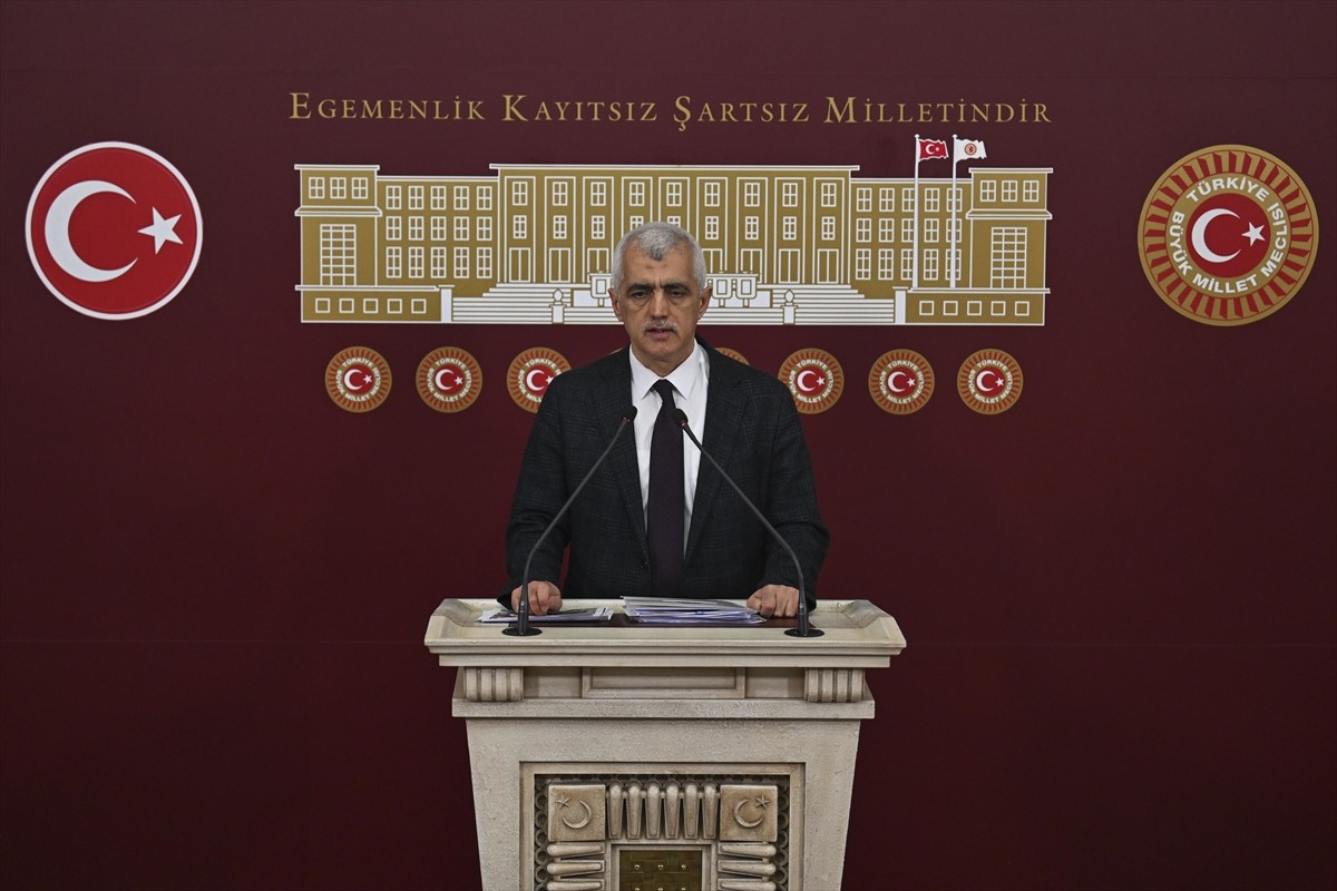 DEM Parti Kocaeli Milletvekili Ömer Faruk Gergerlioğlu, TBMM'de basın toplantısı düzenledi.