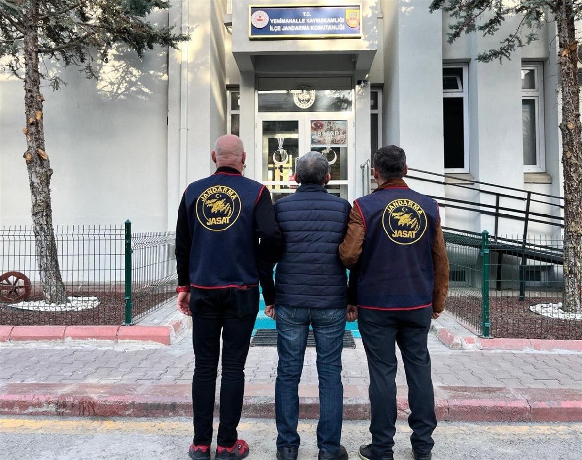 Devletin güvenliğine ilişkin gizli belgelerle istihbarat faaliyetleriyle ilgili belgeleri elde...