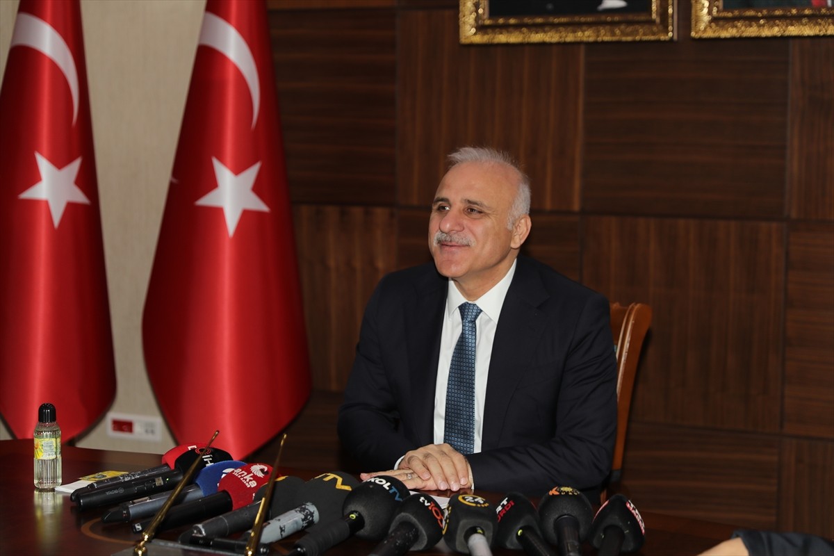 Diyarbakır Valisi Murat Zorluoğlu, Ramazan Bayramı'nda alınacak asayiş ve trafik tedbirlerine...