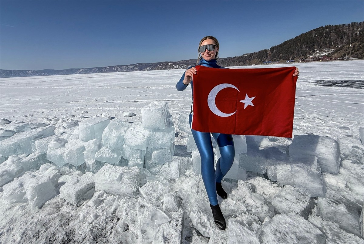 Dünya dalış rekortmeni milli sporcu Şahika Ercümen, iklim krizine dikkati çekmek amacıyla dünyanın...