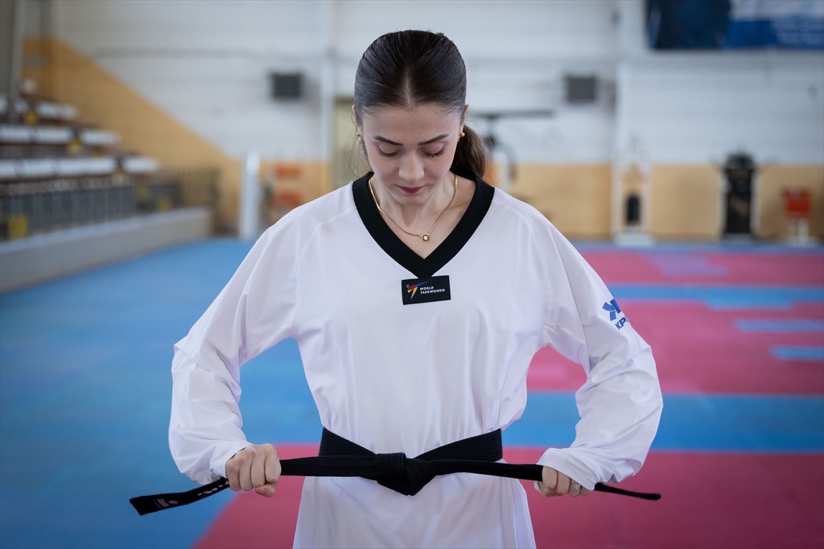 Dünya ve Avrupa şampiyonu milli tekvandocu Merve Dinçel Kavurat, başarılarıyla kız çocuklarına...