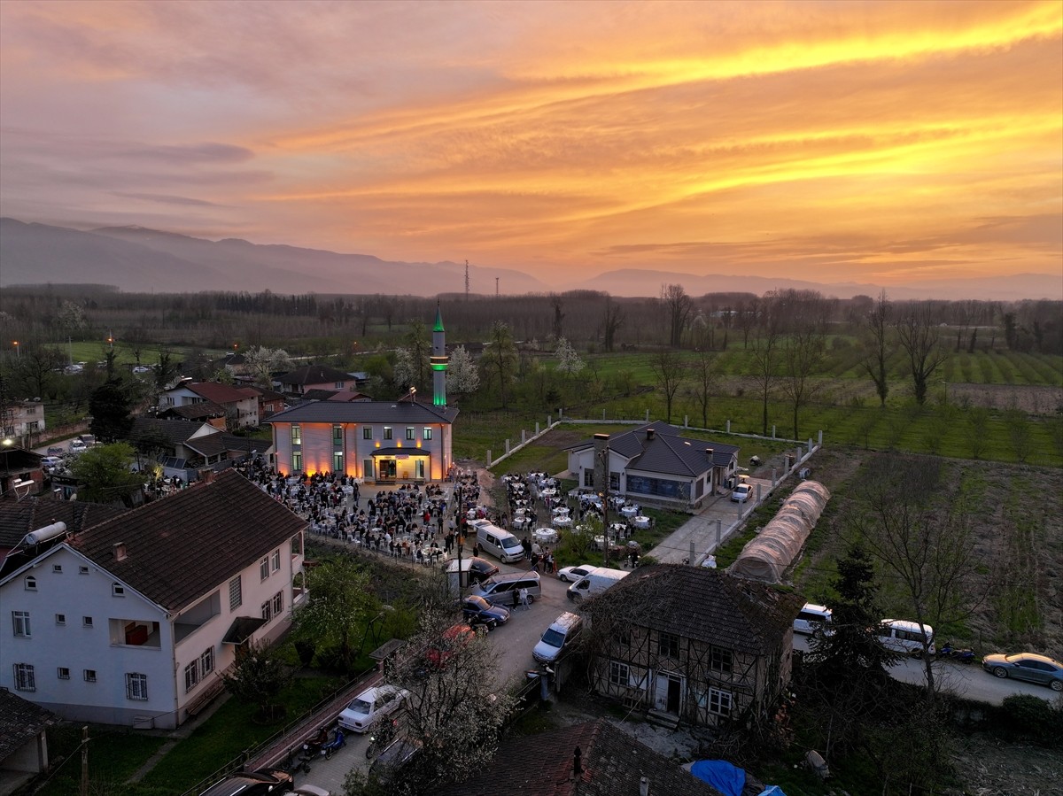 Düzce'nin Gölyaka ilçesinde 23 Kasım 2022'de meydana gelen 5,9 büyüklüğündeki depremde ağır hasar...