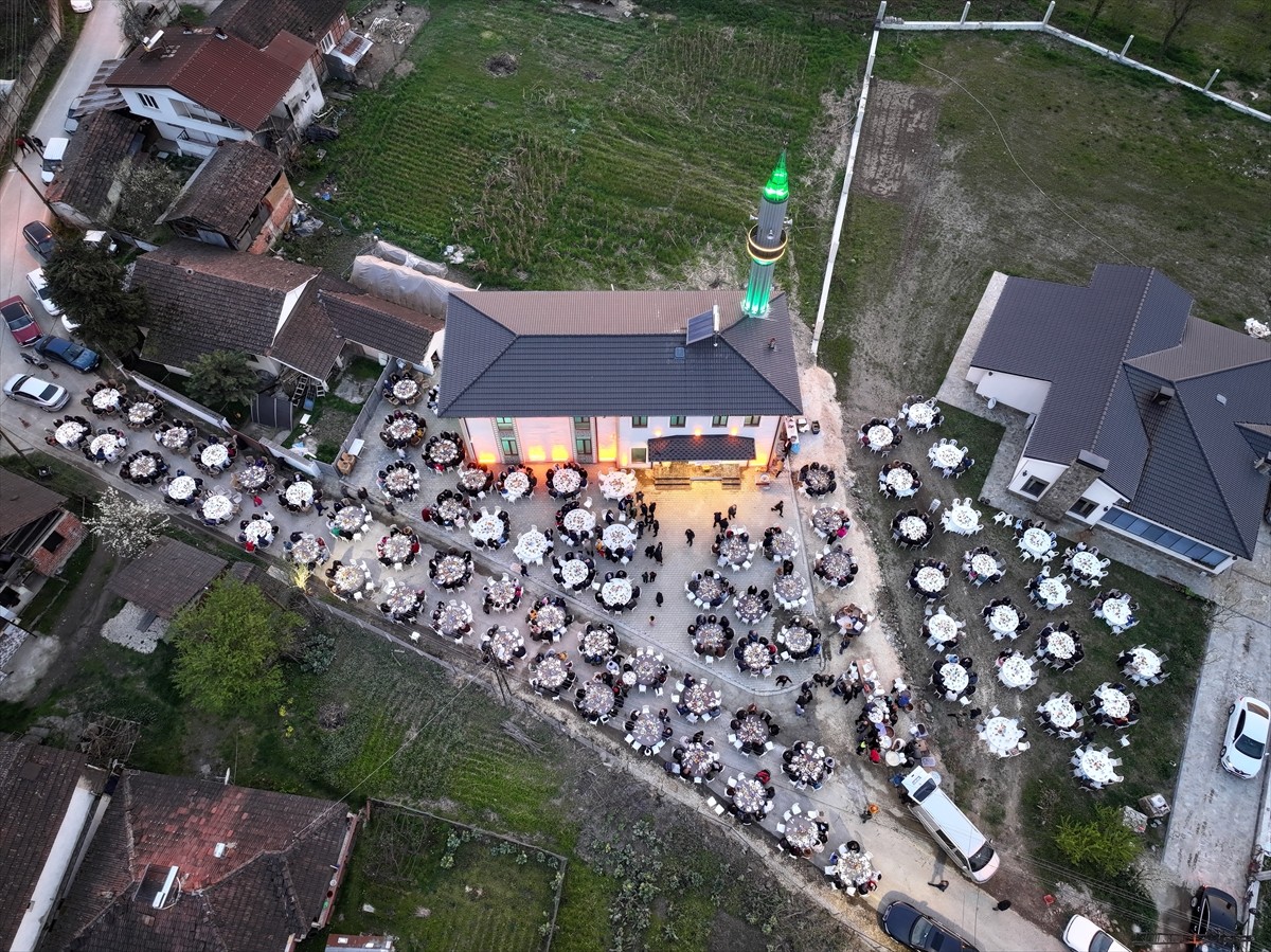 Düzce'nin Gölyaka ilçesinde 23 Kasım 2022'de meydana gelen 5,9 büyüklüğündeki depremde ağır hasar...